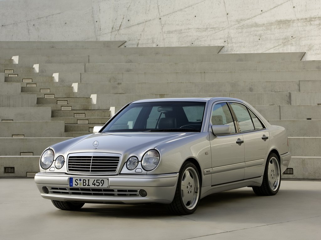 Mercedes-Benz E-Class (W210) 2 поколение, седан (05.1995 - 06.1999)